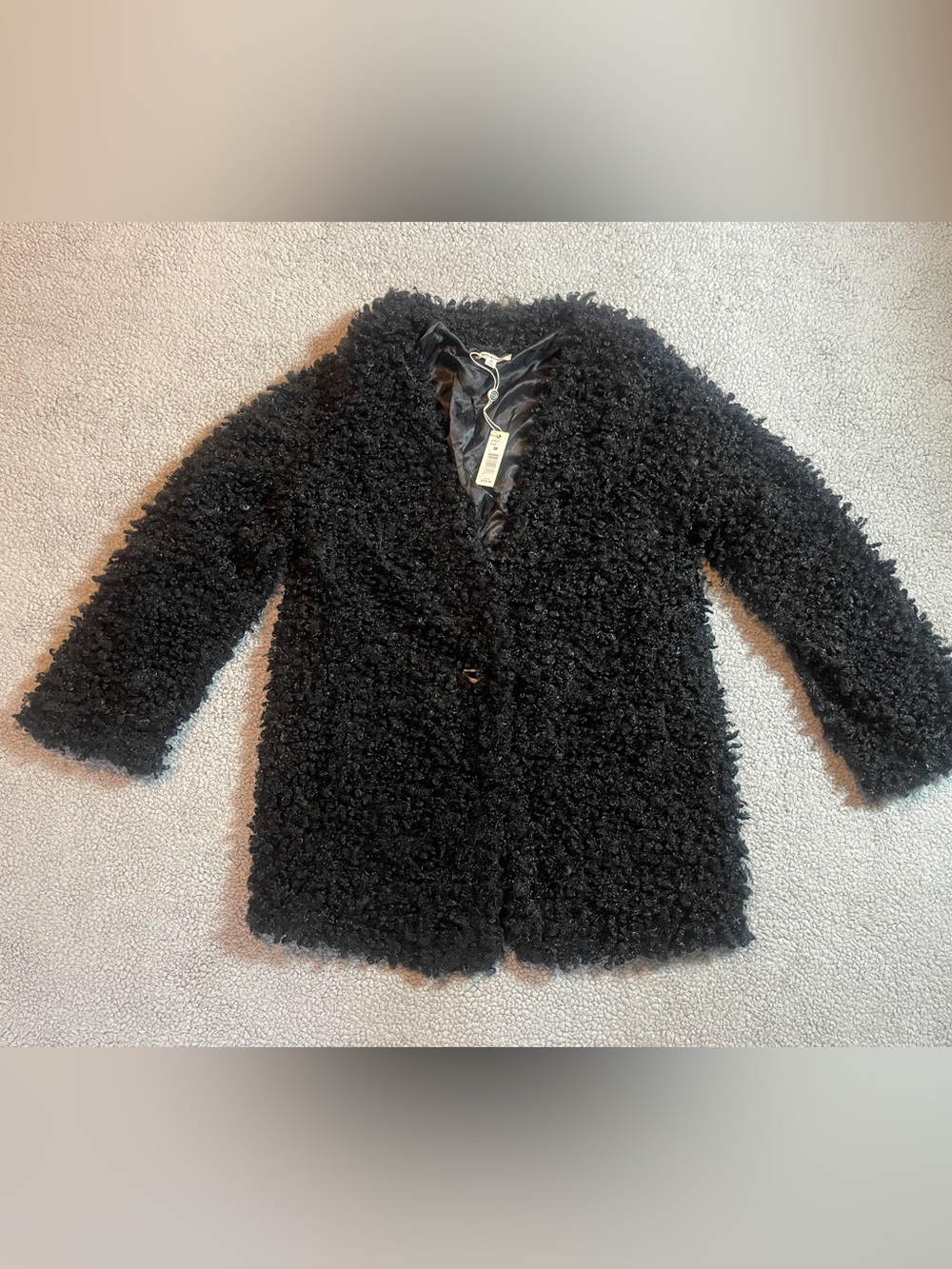 Black faux fur coat with a touch of glamour. Size: M #glamour #winterwear #luxur